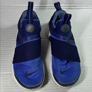 Blue and Navy NIKE sneakers SKU 870020-400 USED (not box)